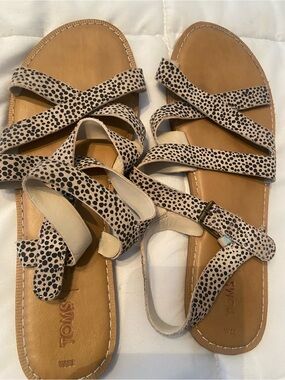 TOMS Women's Beige Cheetah Print Strappy Sandals